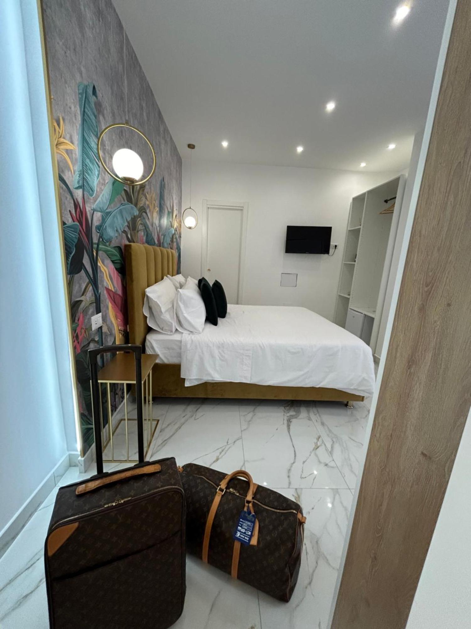 Savior Deluxe Rooms Naples Exterior photo