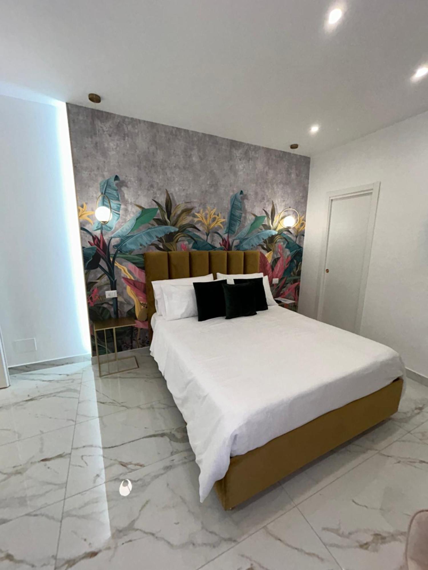 Savior Deluxe Rooms Naples Exterior photo