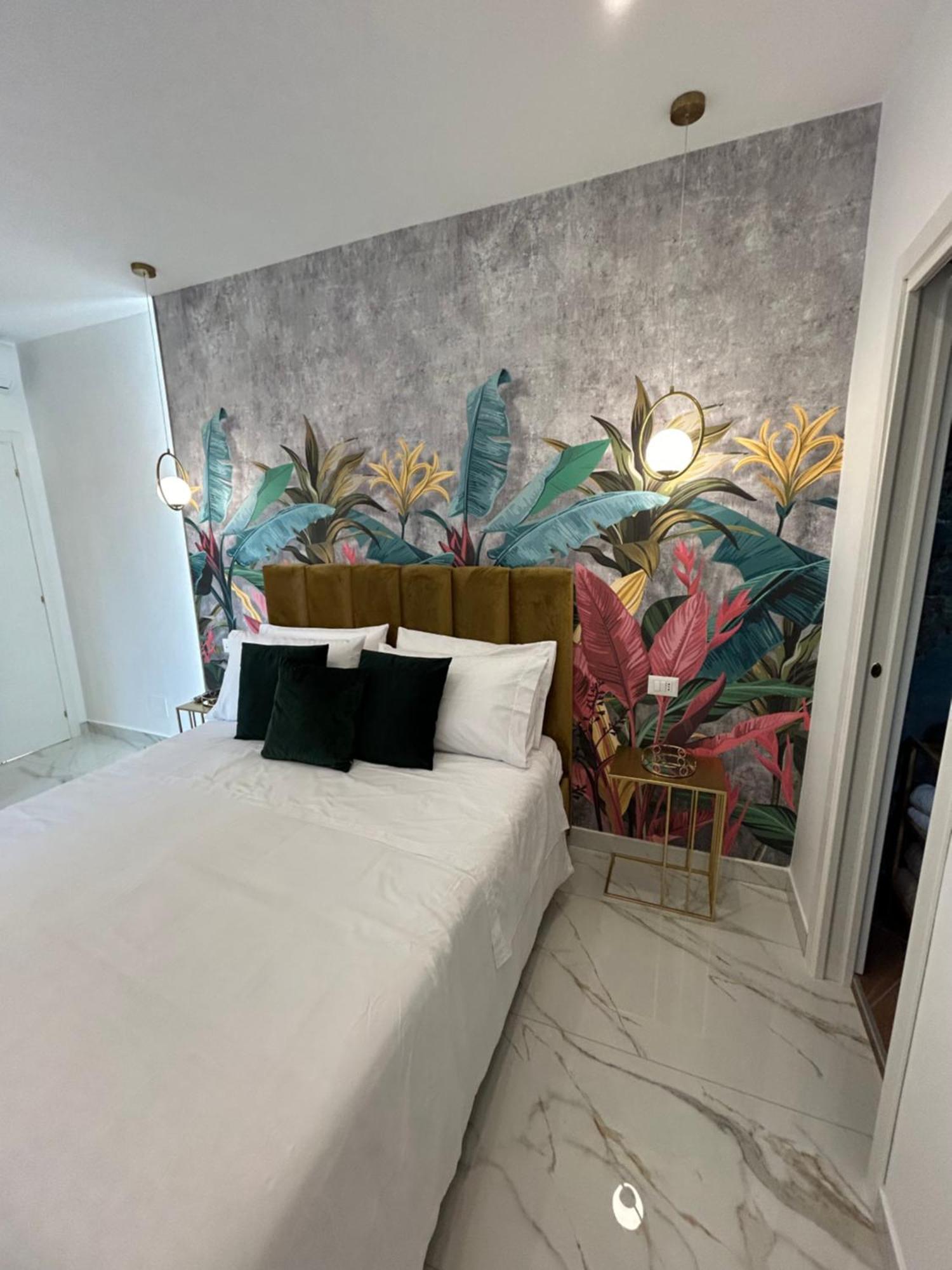 Savior Deluxe Rooms Naples Exterior photo