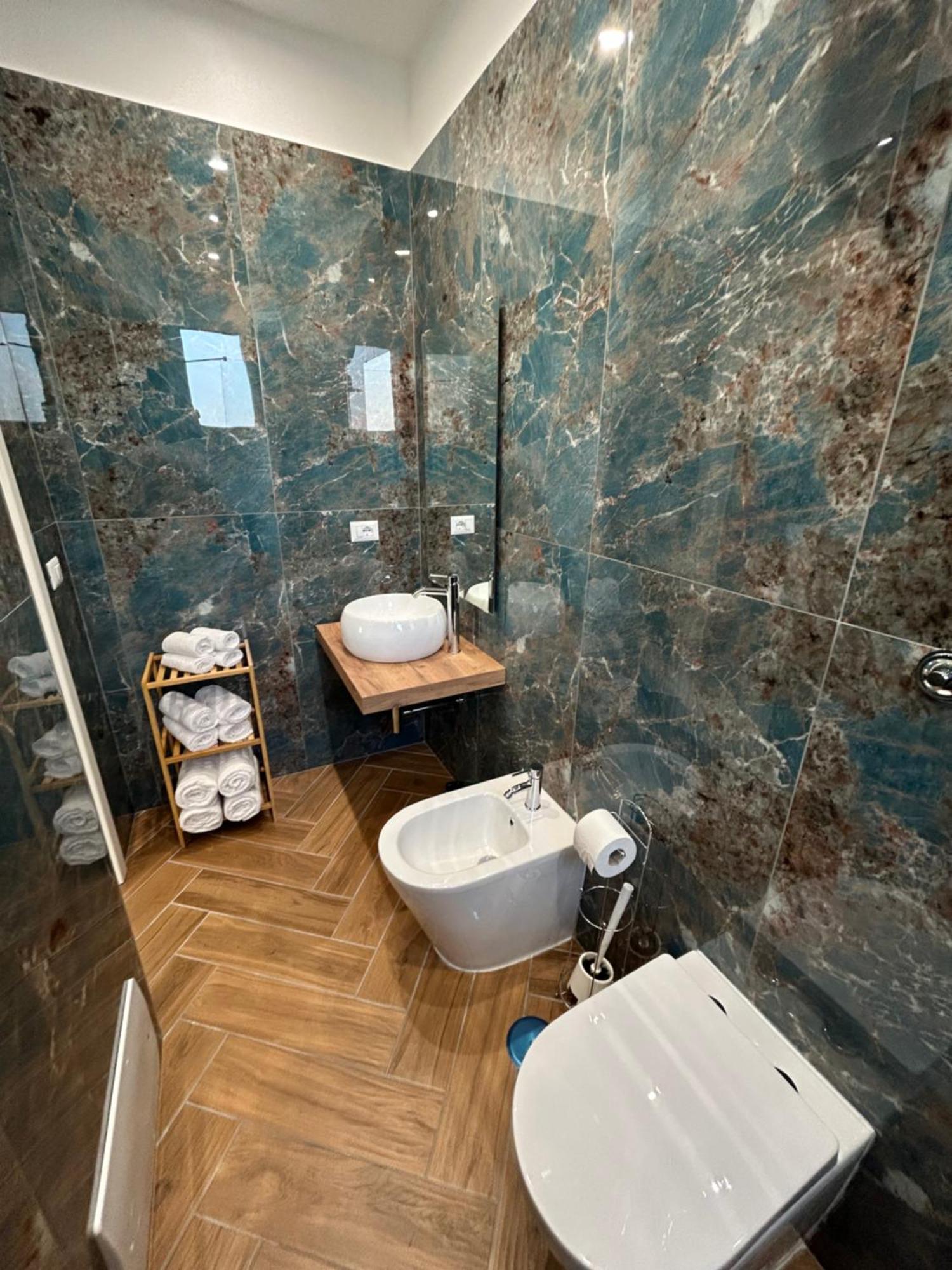 Savior Deluxe Rooms Naples Exterior photo