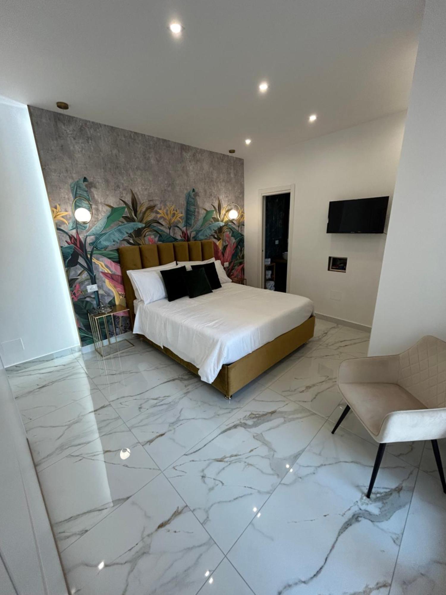 Savior Deluxe Rooms Naples Exterior photo