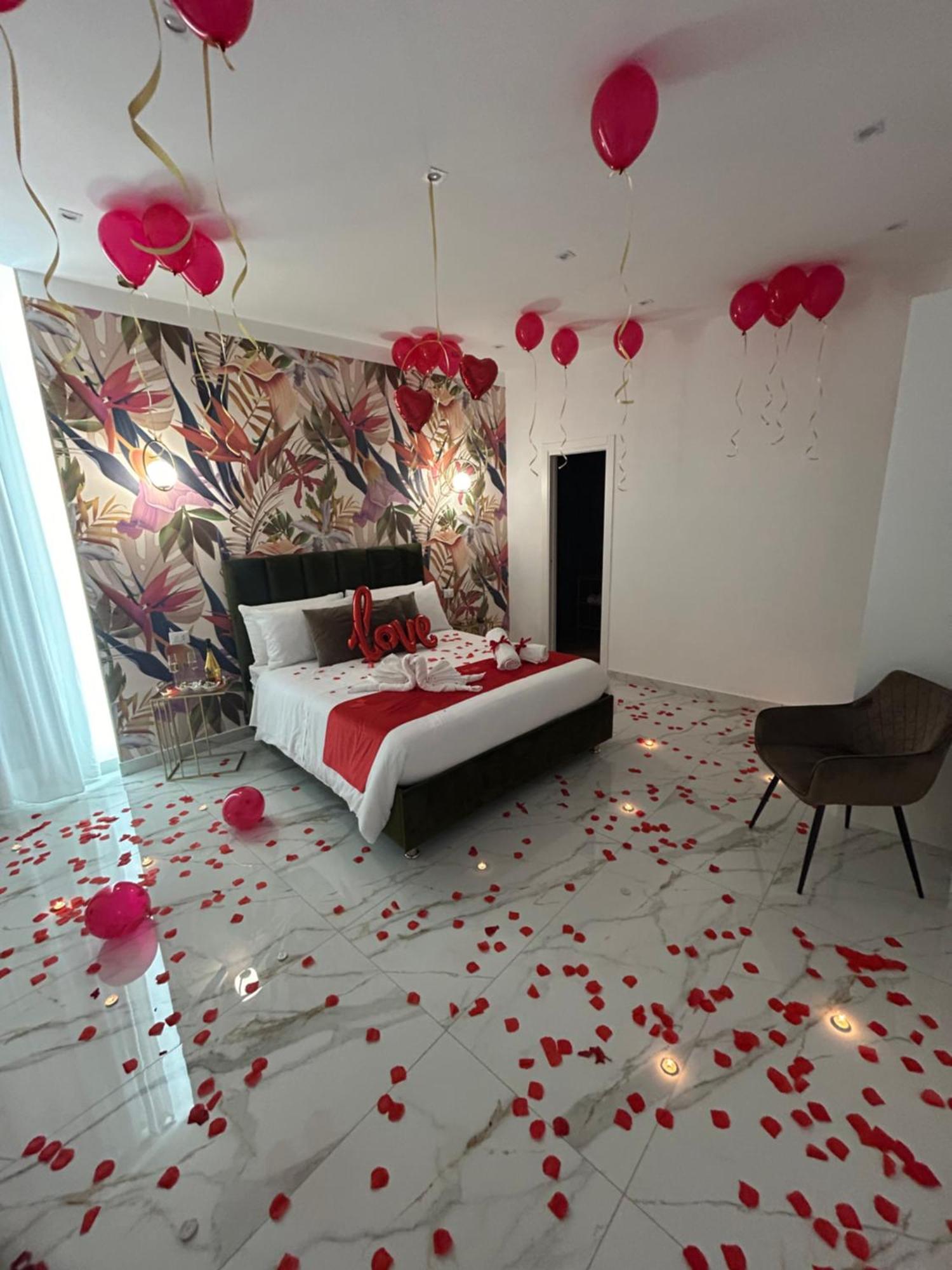 Savior Deluxe Rooms Naples Exterior photo