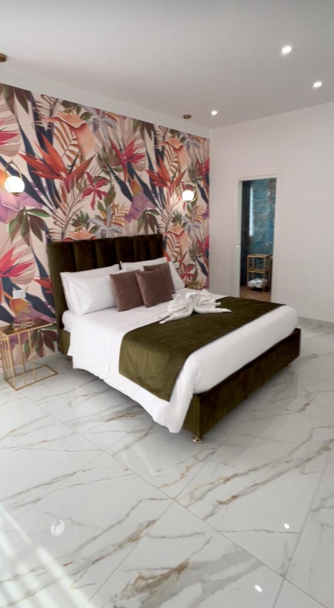 Savior Deluxe Rooms Naples Exterior photo